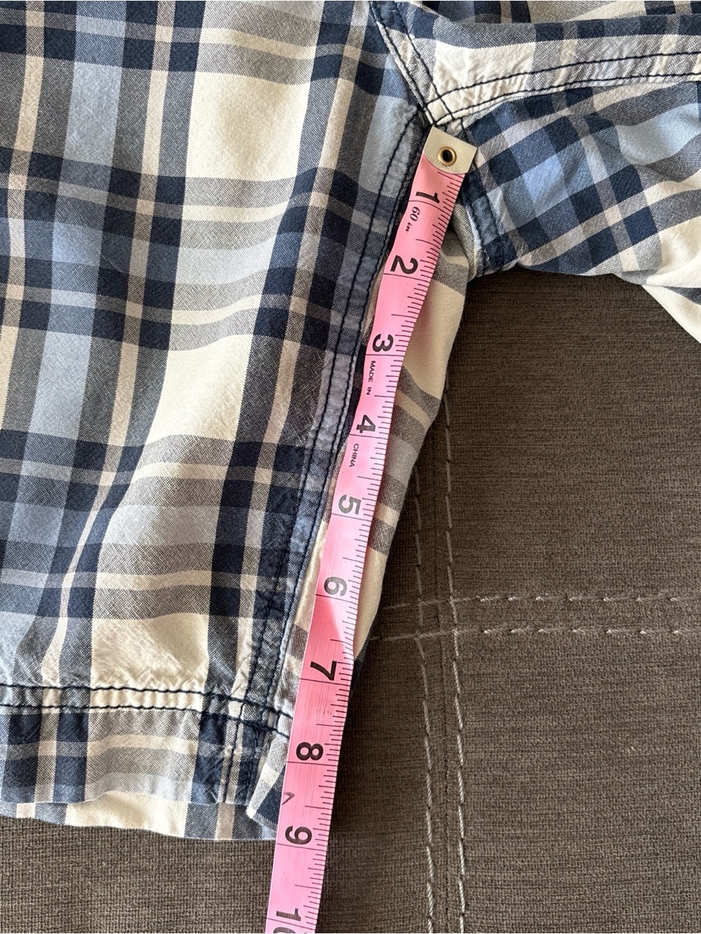 St. John's Bay man’s Navy and White Plaid Cargo Shorts. 34 - Picture 5 of 8